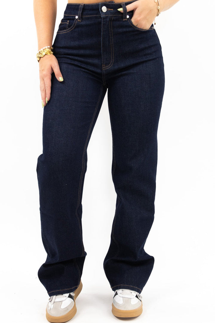 CHARLOTTE™ | Everyday Straight-Leg Jeans