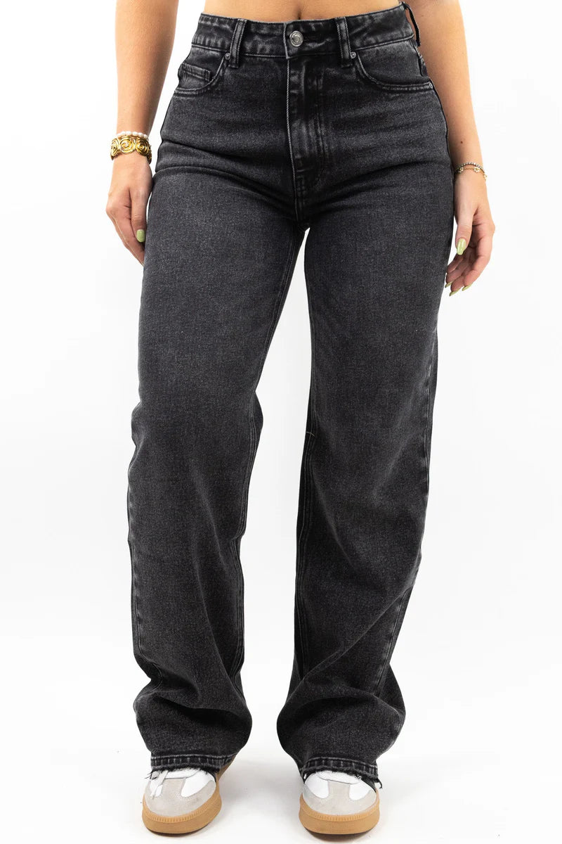 CHARLOTTE™ | Everyday Straight-Leg Jeans