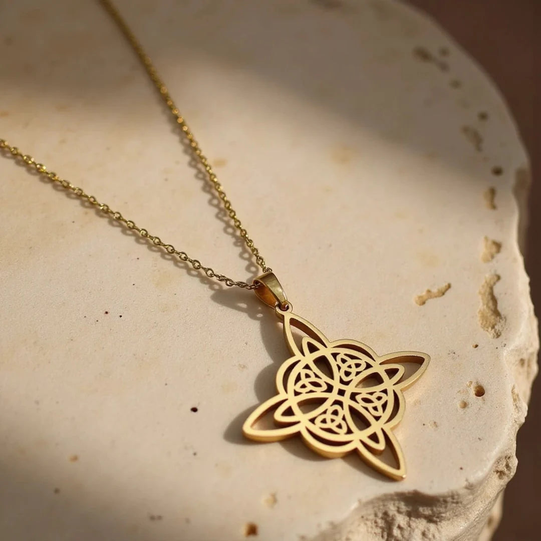 ELISABETH™ | Eternal Knot Pendant