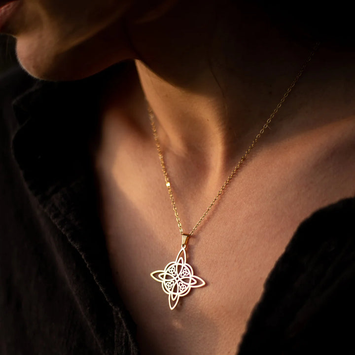 ELISABETH™ | Eternal Knot Pendant